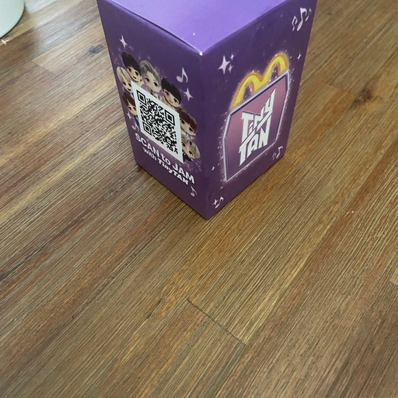 BTS Tiny Tan Suga Figure + Card - Picture 2 of 2